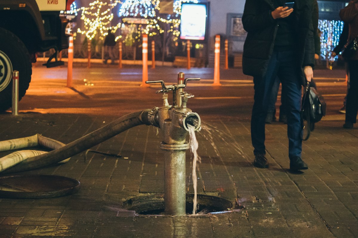 В 21:54 пожар площадью 40 квадратных метров локализовали, а в 22:45 - полностью ликвидировали его