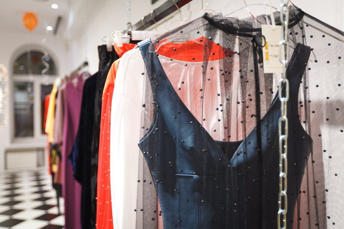 Если вы еще не выбрали для себя новогодний образ - прекрасный шанс купить наряд по скиде