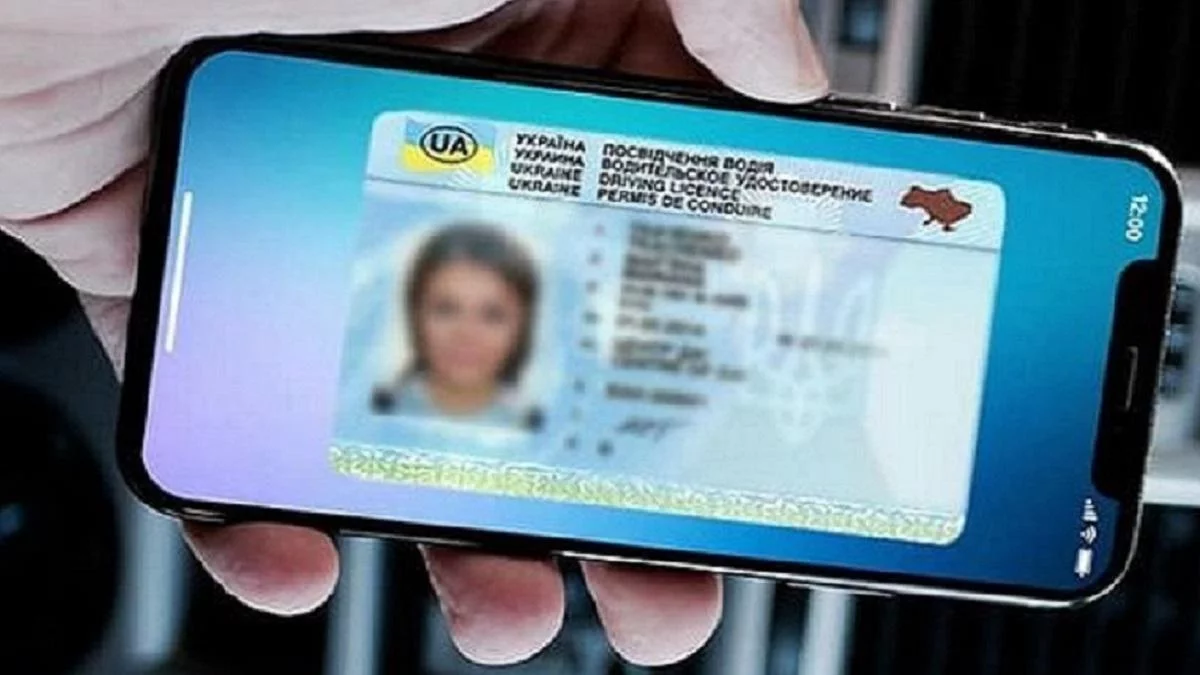 Теперь водительские права и техпаспорт можно не брать с собой, храня их в смартфоне