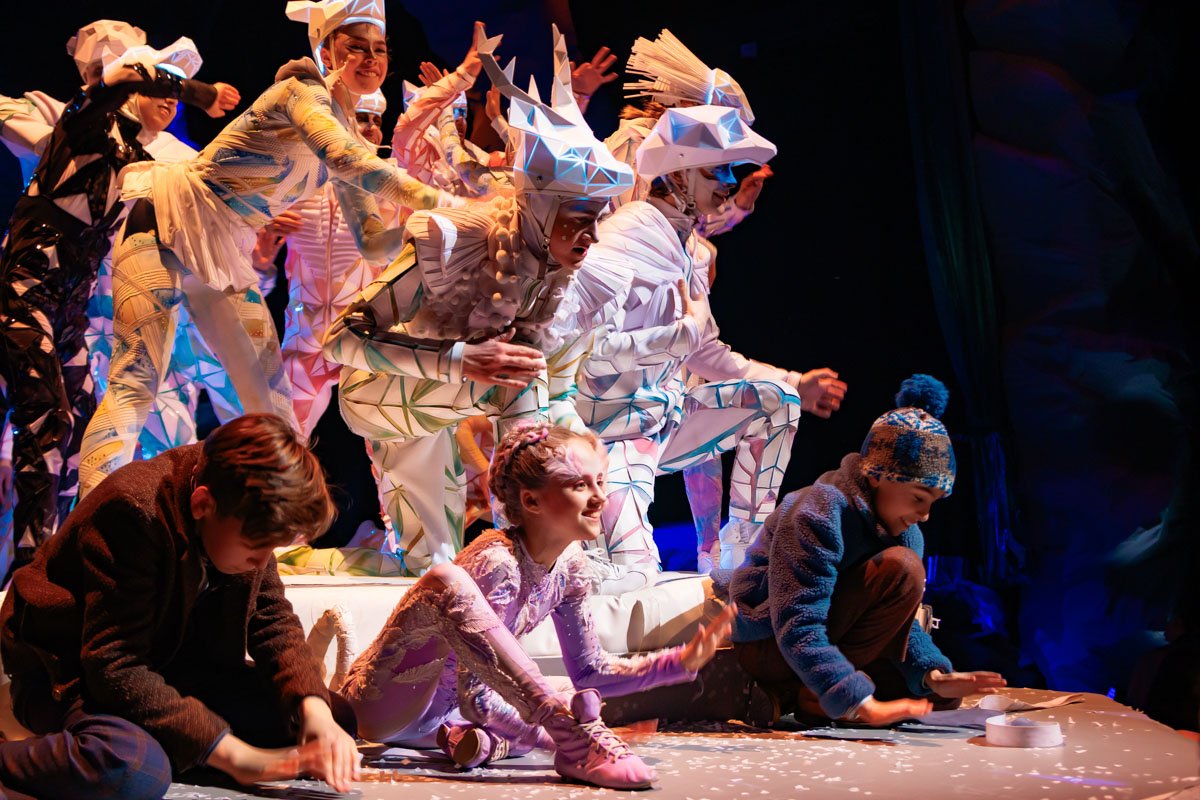 В конце, по традиции, все счастливы В конце, по традиции, все счастливы