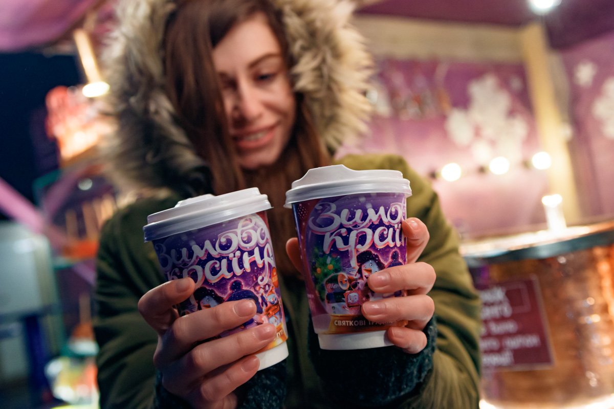 И он в красивых фирменных стаканах 