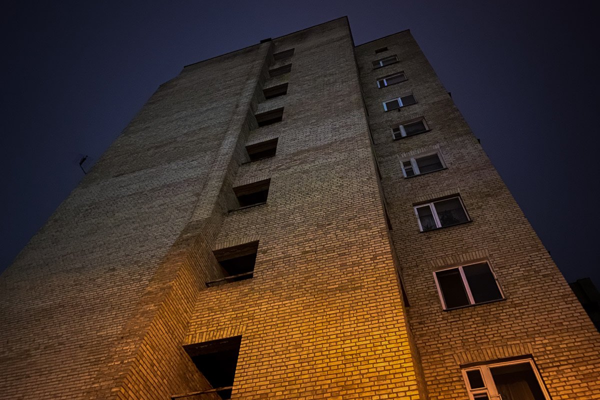 Женщина выпрыгнула с 10 этажа