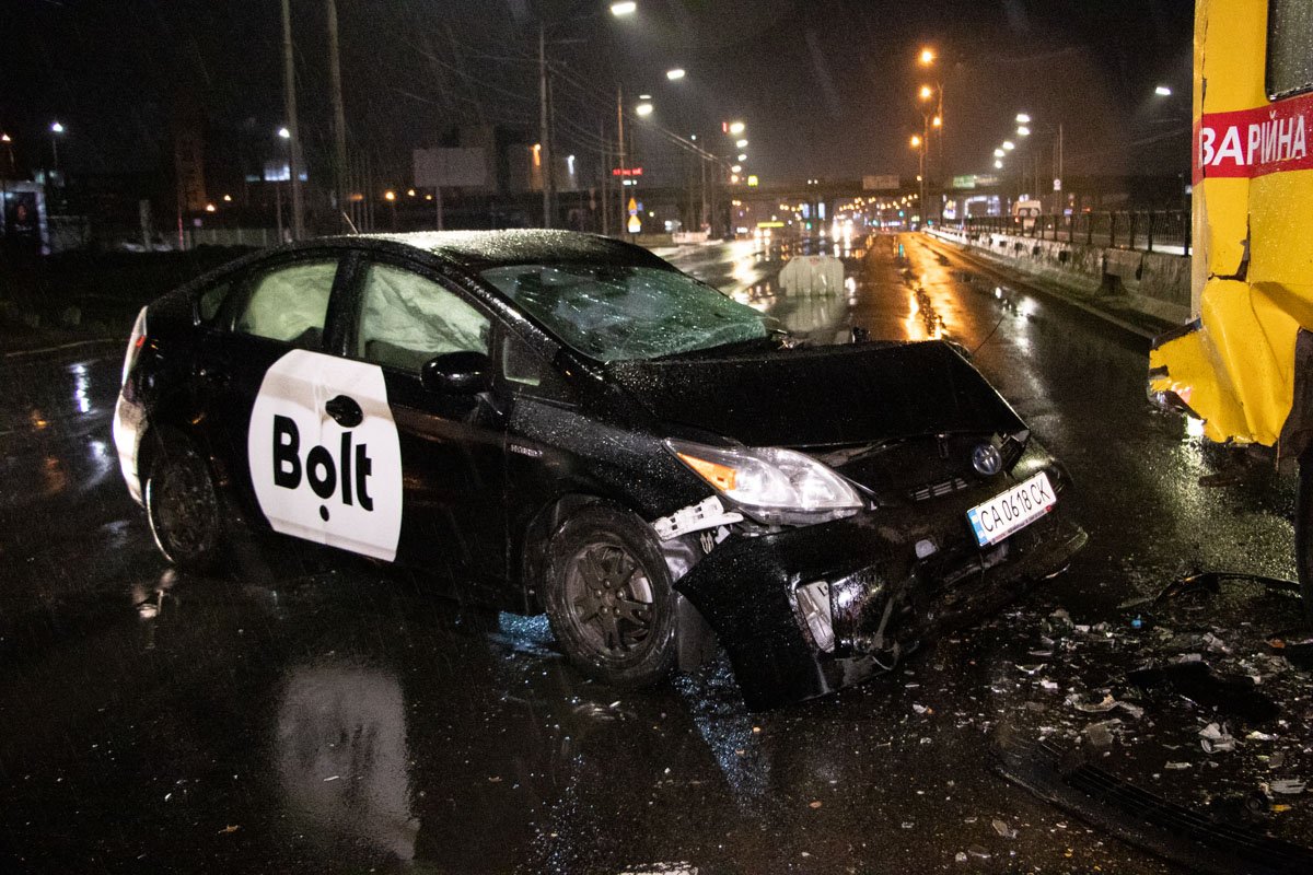 Пострадала девушка-пассажир легковушки Пострадала девушка-пассажир легковушки