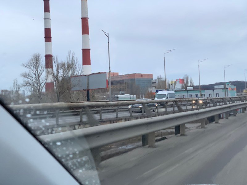 Выяснилось, что шум издается от ТЭЦ, на которой сбрасывают лишний пар из-за потепления 