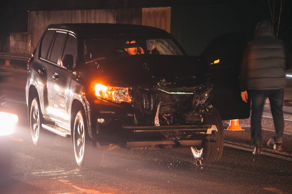 Land Cruiser танком прошелся по Cherry 