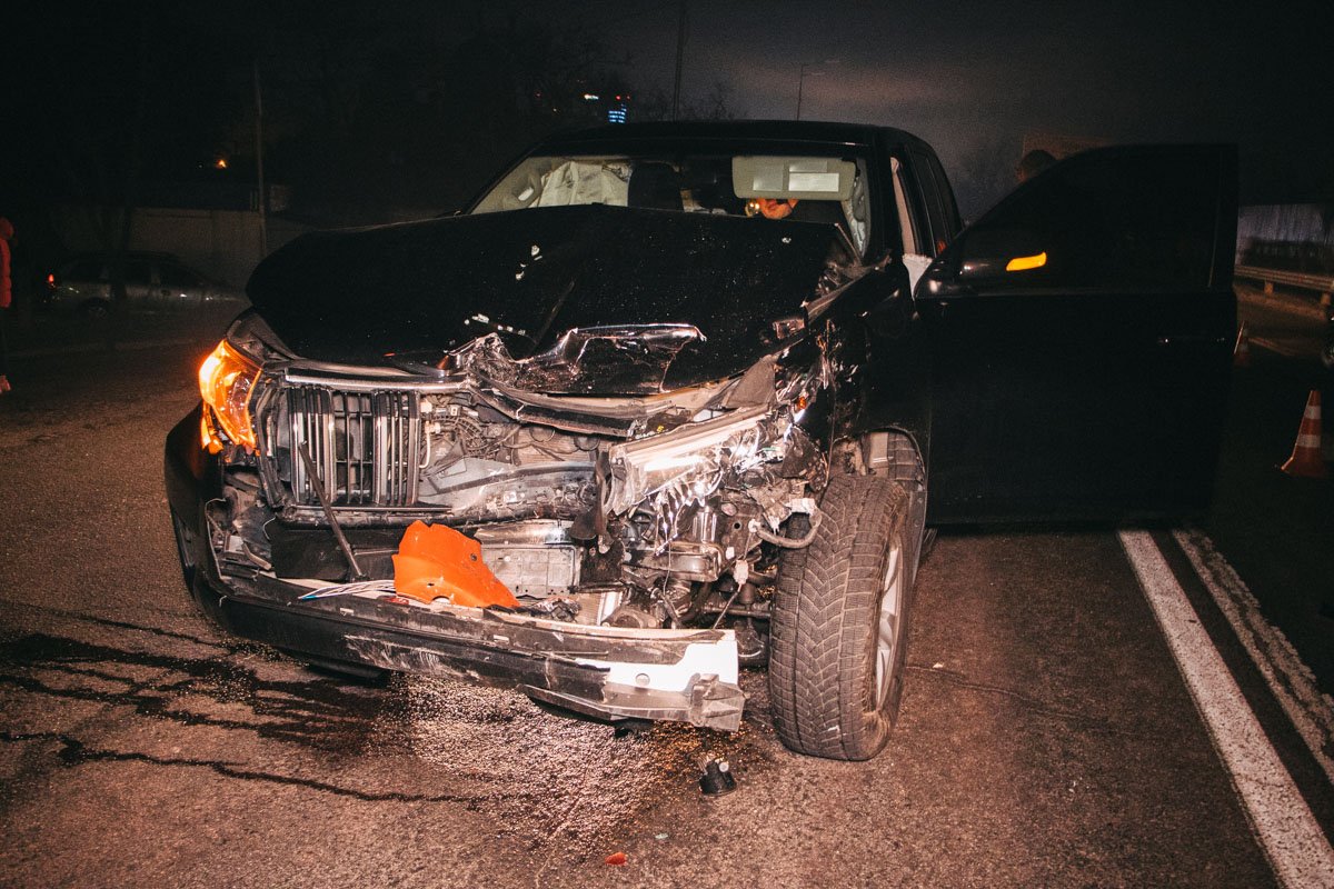 Водитель внедорожника отвлекся и спровоцировал ДТП