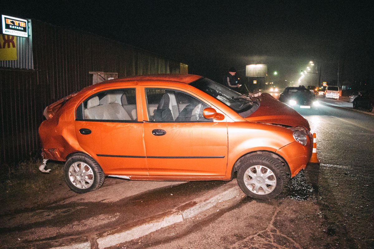 Cherry выбросило на тротуар 