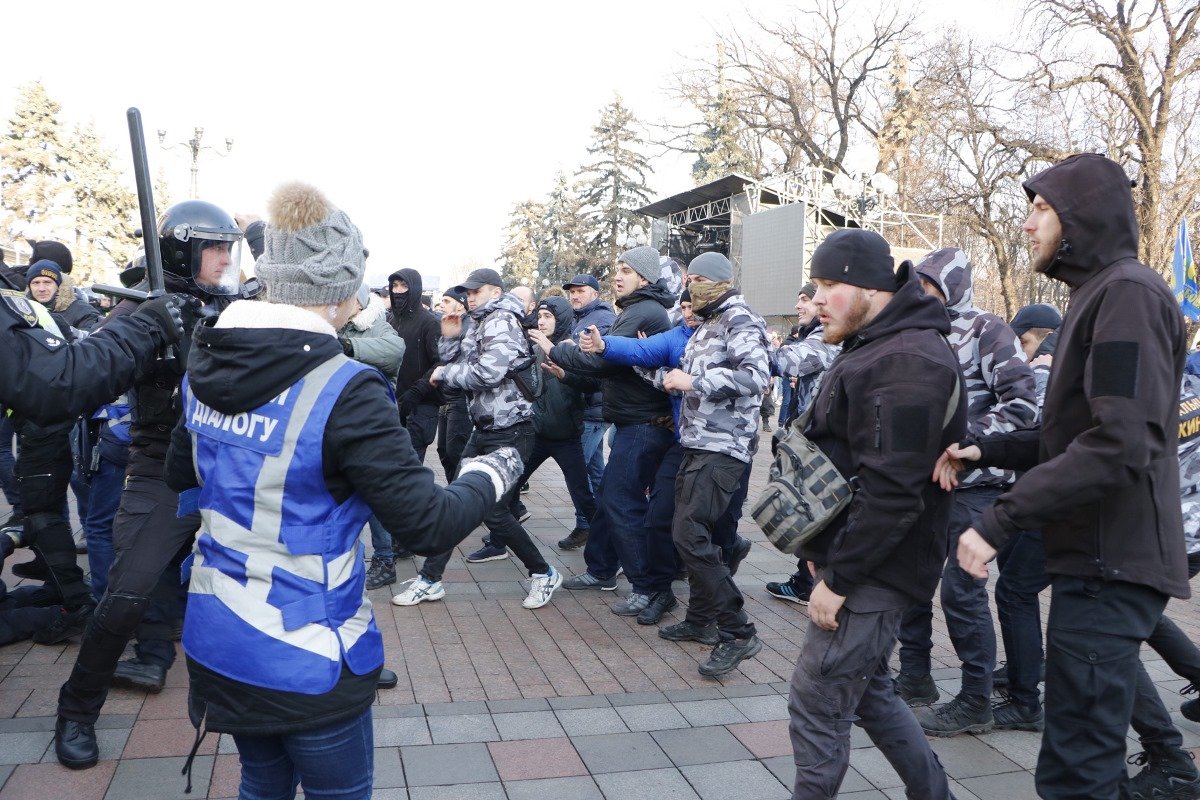 Первая стычка происходила с 11:00 до 12:30 Первая стычка происходила с 11:00 до 12:30