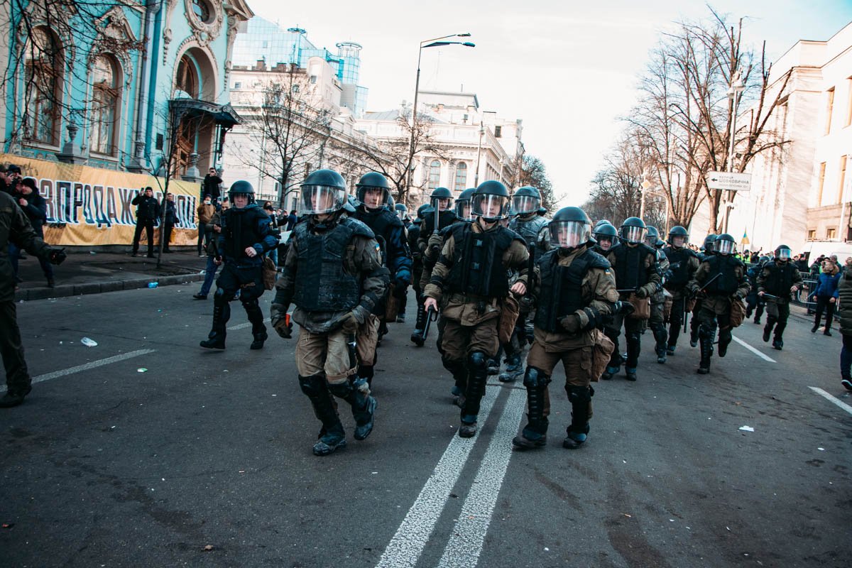 В ход пошел слезоточивый газ и дубинки В ход пошел слезоточивый газ и дубинки