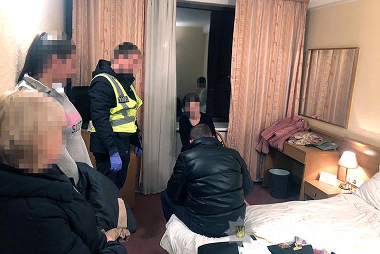 Полицейские накрыли бордель, организованный четырьмя людьми