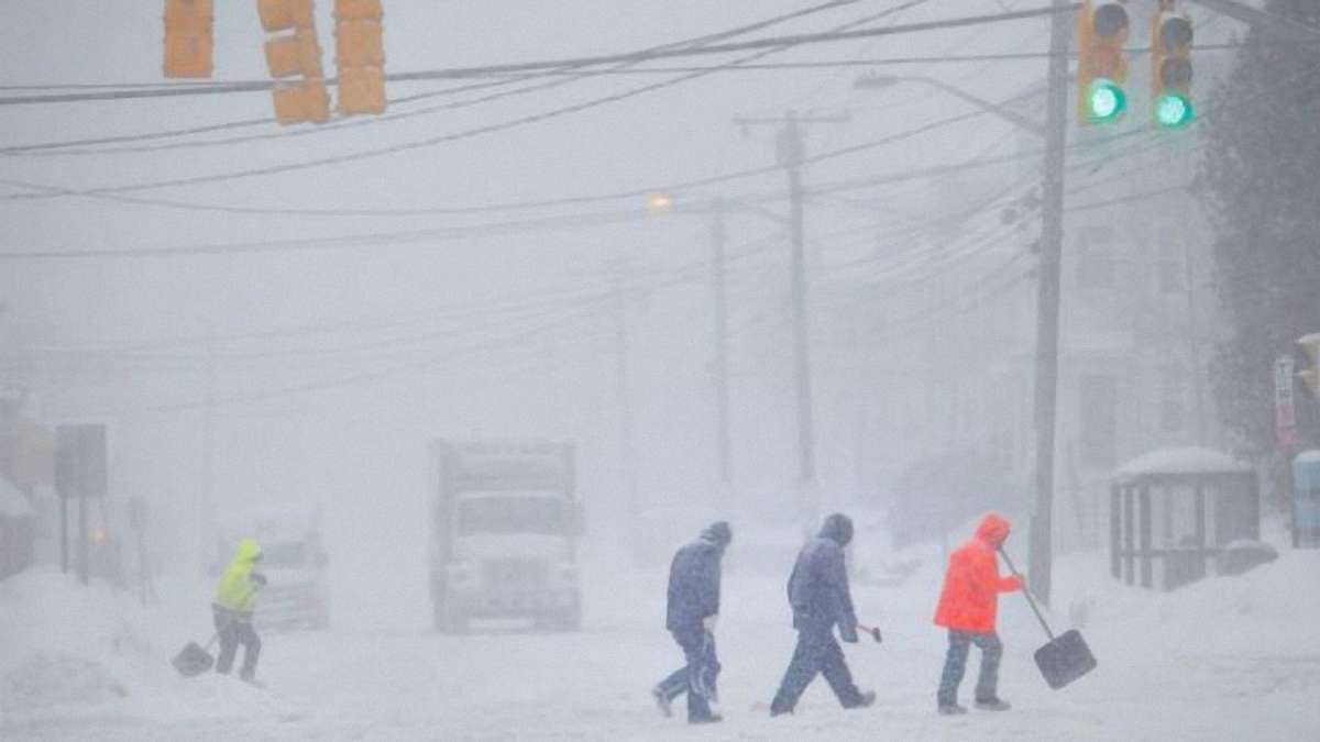 В результате снежной бури уже погибли 11 человек В результате снежной бури уже погибли 11 человек
