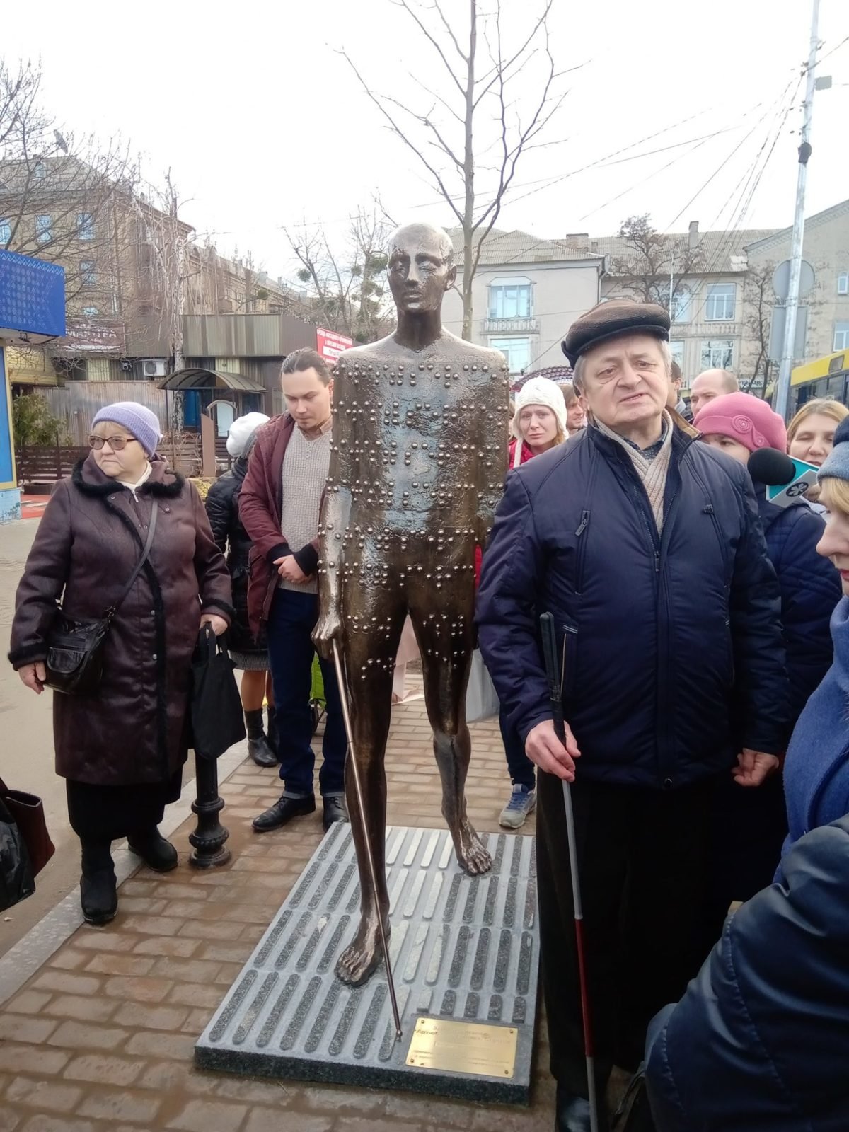 Скульптура должна привлекать внимание людей к проблемам незрячих