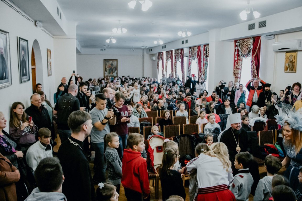 В Михайловском Златоверхом монастыре при поддержке "АТБ" устроили концерт для детей ко Дню святого Николая В Михайловском Златоверхом монастыре при поддержке "АТБ" устроили концерт для детей ко Дню святого Николая