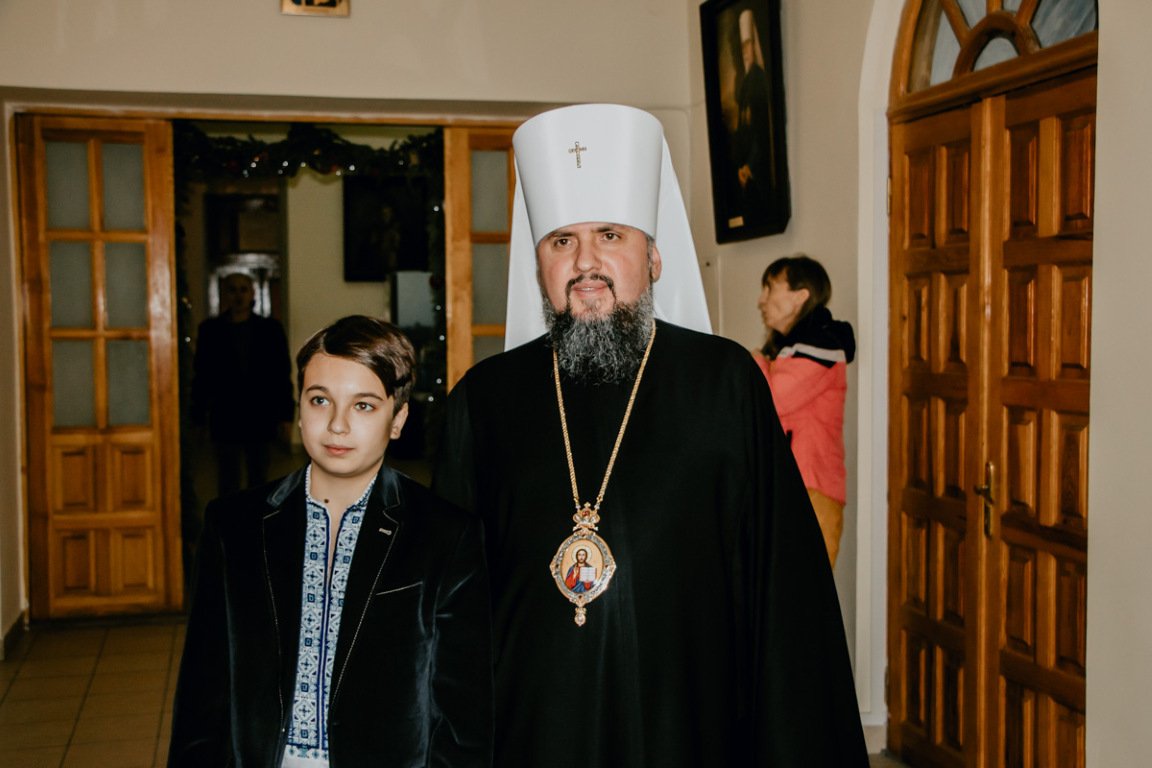 Поздравить детей пришел также предстоятель Православной церквы Украины Эпифаний Поздравить детей пришел также предстоятель Православной церквы Украины Эпифаний