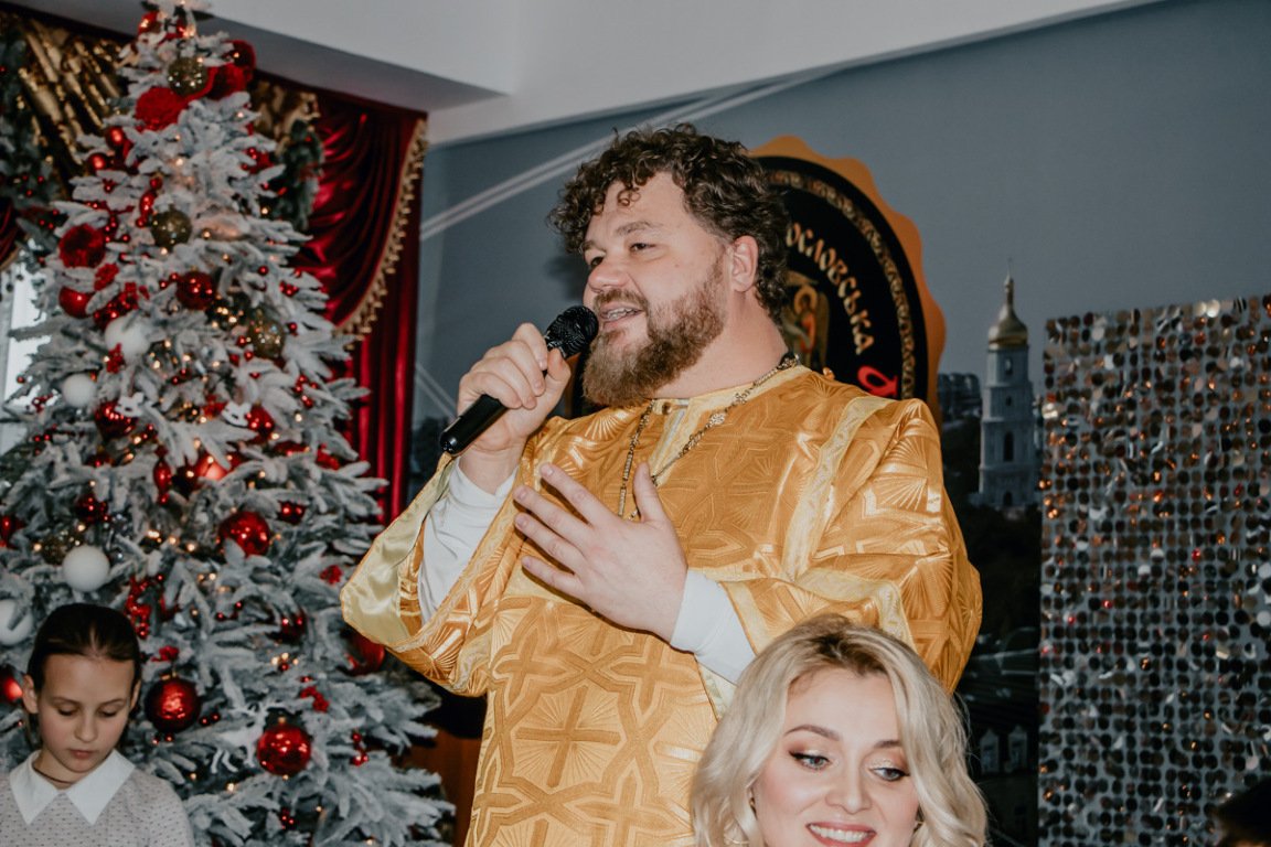 В конце к детям вышел святой Николай В конце к детям вышел святой Николай