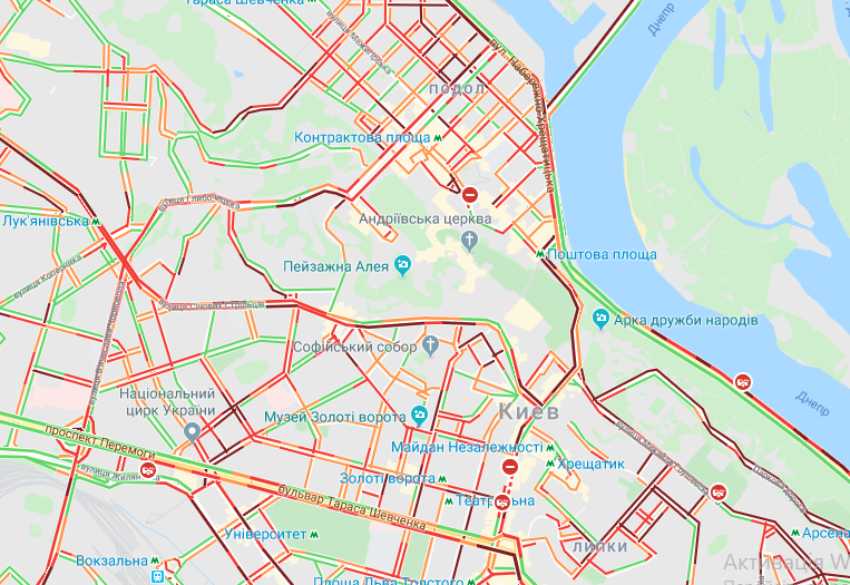 Митингующие устроили в Киеве настоящий транспортный коллапс 