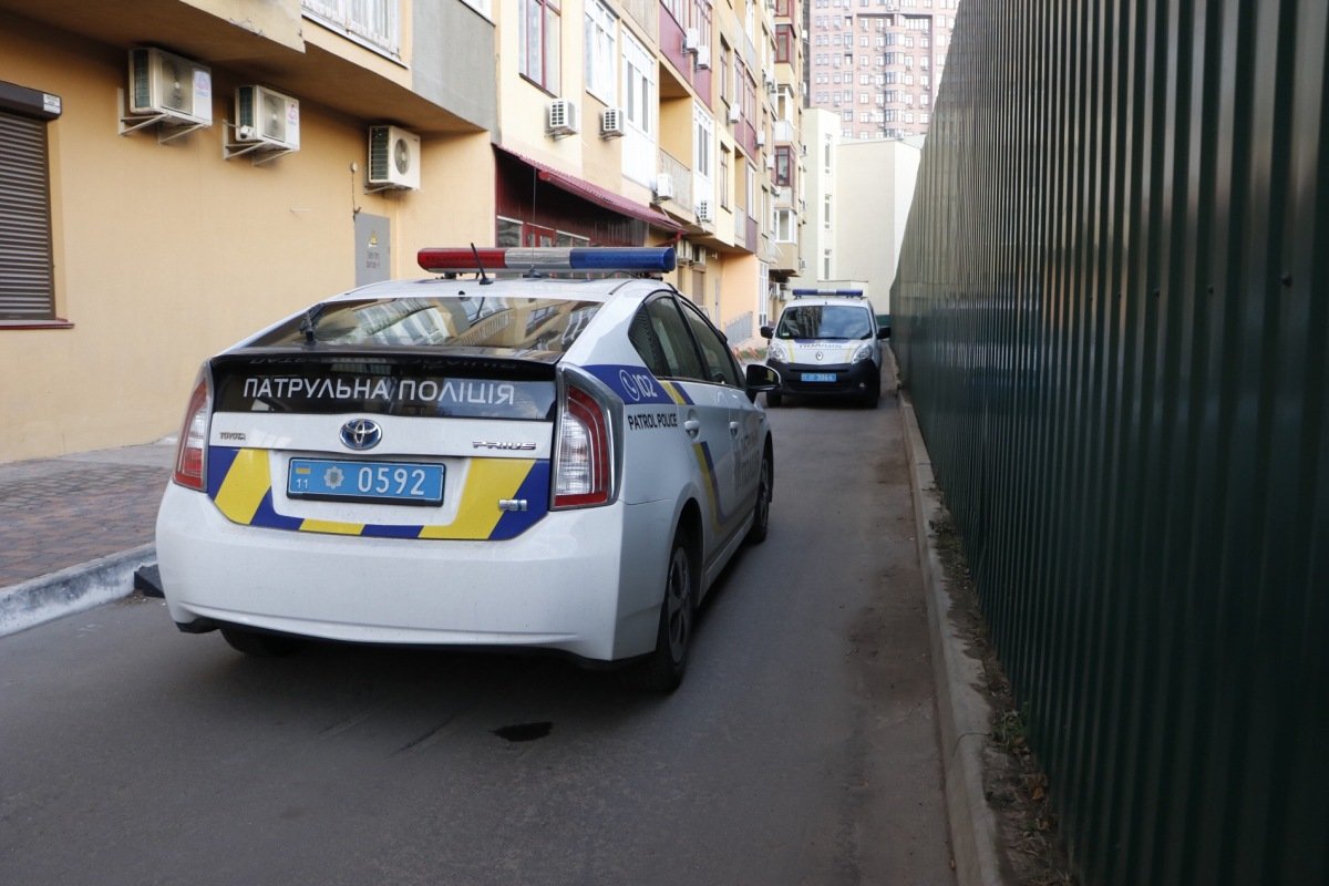 На месте работали патрульные, медики и следственно-оперативная группа