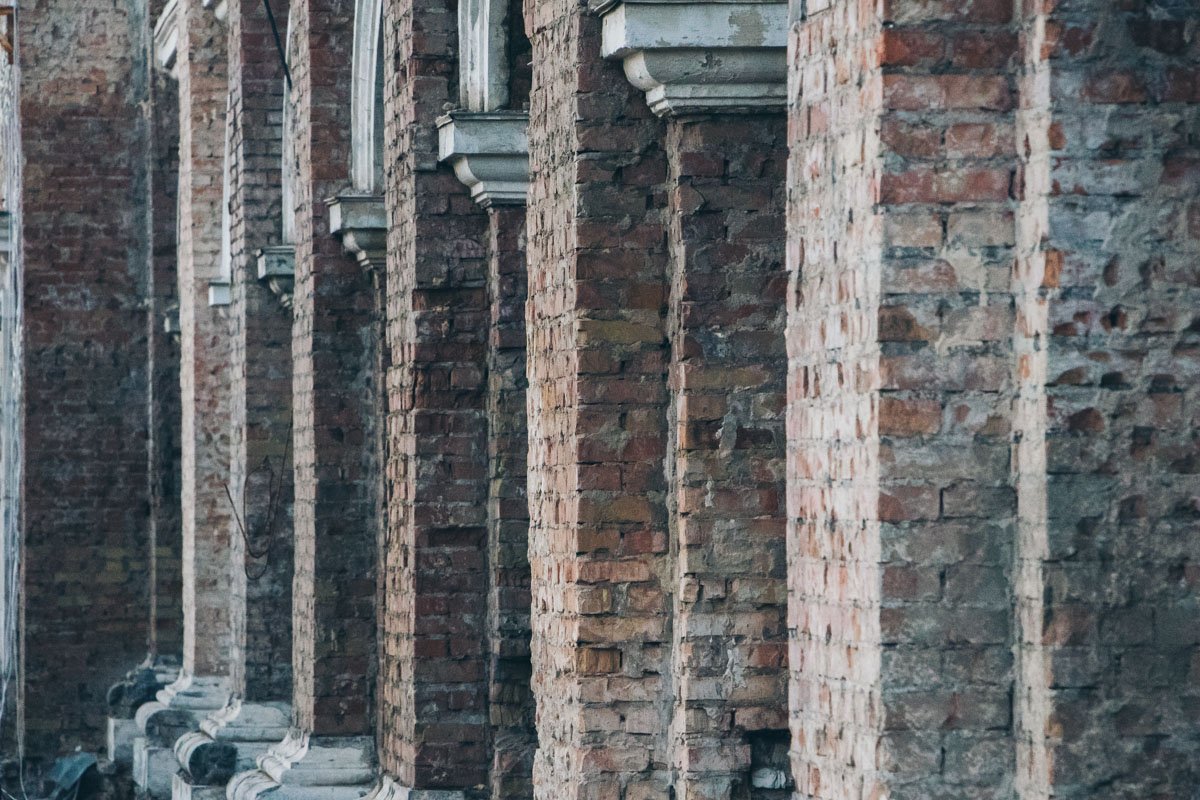 Кирпичная кладь стен выдерживает не везде Кирпичная кладь стен выдерживает не везде