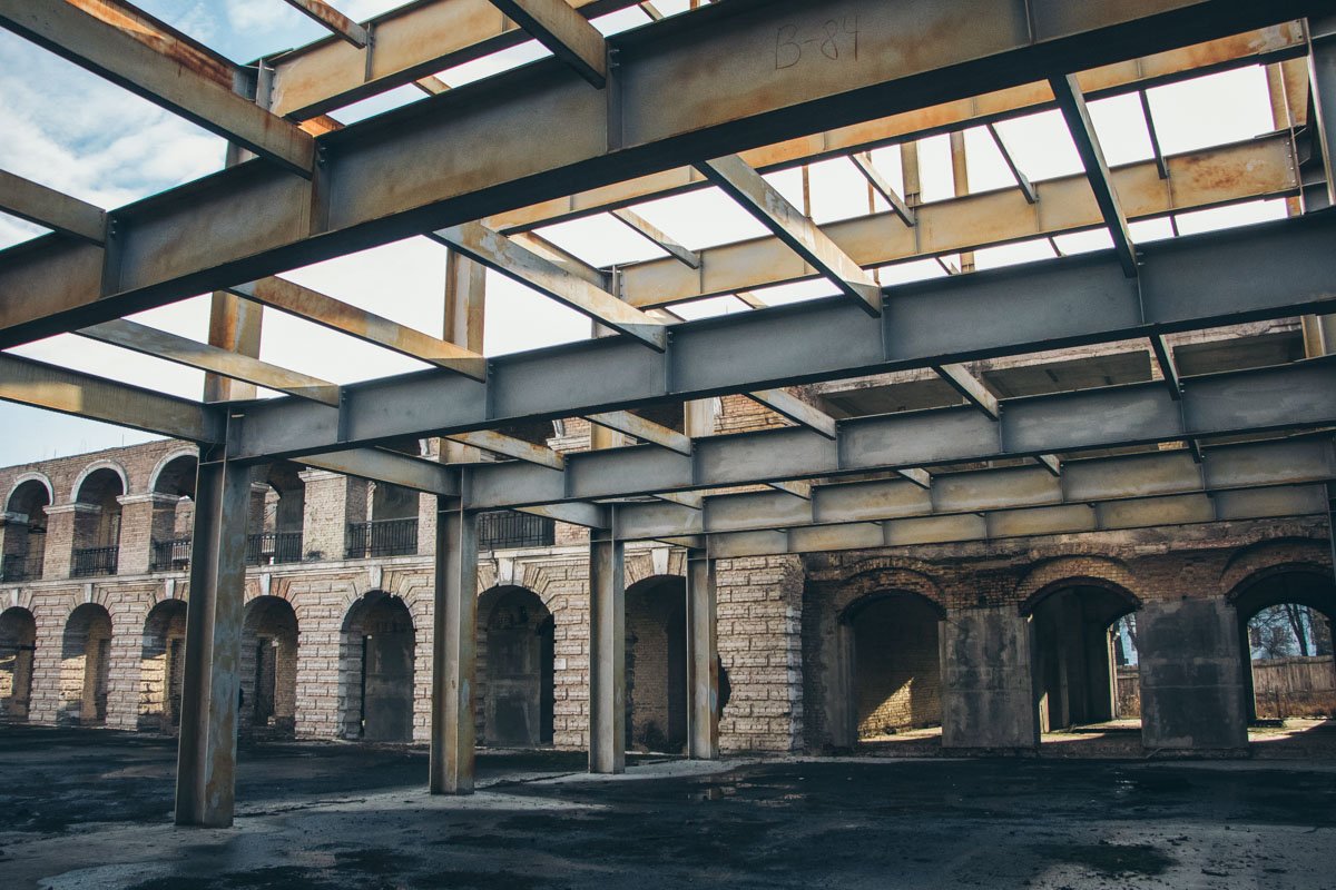 Внутри плесень и микроорганизмы, словно болотистая местность. Все осадки падают внутрь Внутри плесень и микроорганизмы, словно болотистая местность. Все осадки падают внутрь