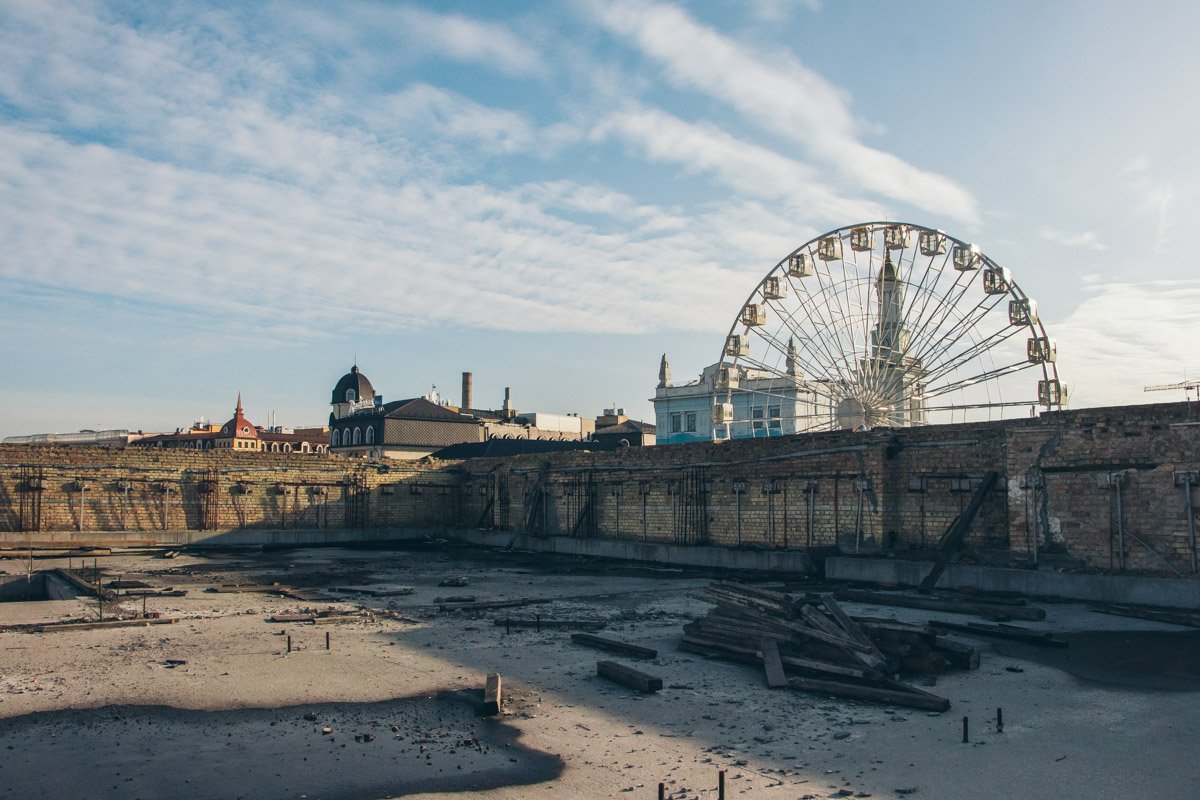 Поднялись на крышу. Виды на Подол потрясающие Поднялись на крышу. Виды на Подол потрясающие