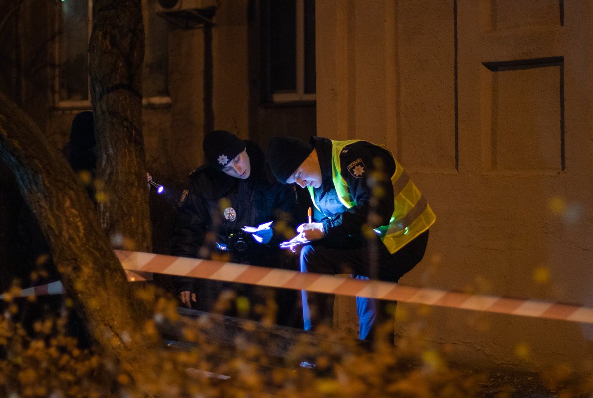 Личность мужчины установили, но правоохранители проводили следственные действия, поэтому никак не прокомментировали случившееся