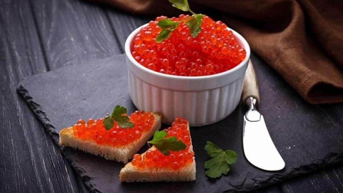 При выборе красной икры нужно учитывать кучу факторов При выборе красной икры нужно учитывать кучу факторов