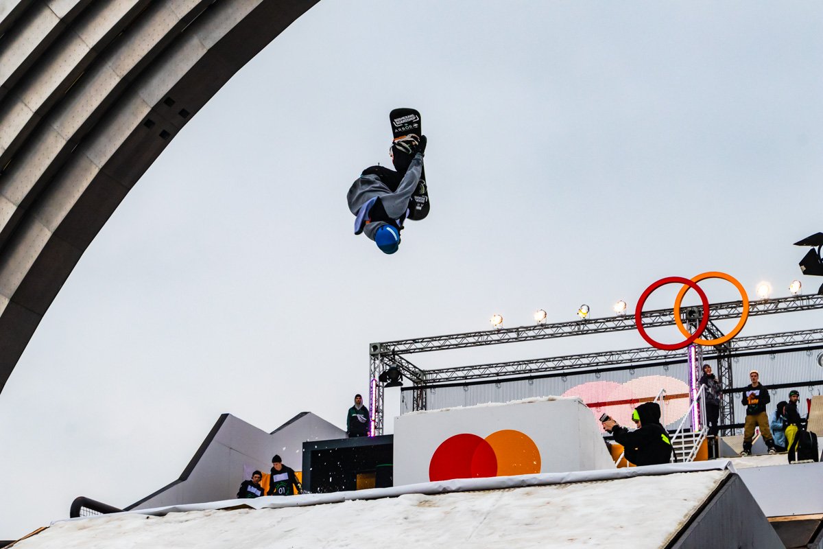 Специально для соревнований в Киев приехали около 70 сноубордистов и лыжников Специально для соревнований в Киев приехали около 70 сноубордистов и лыжников