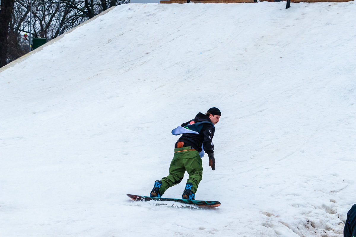 После соревнований в 21:00 в сноупарке выступают украинские музыканты После соревнований в 21:00 в сноупарке выступают украинские музыканты