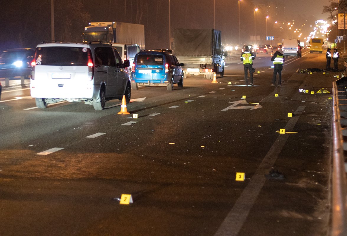 21 декабря на въезде в Киев, на Житомирской трассе, произошло смертельное ДТП 21 декабря на въезде в Киев, на Житомирской трассе, произошло смертельное ДТП