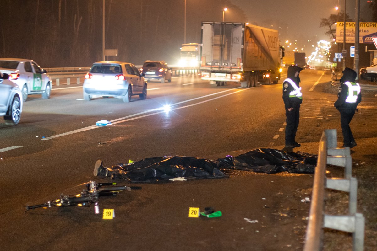 В результате аварии погибли мужчина и женщина В результате аварии погибли мужчина и женщина