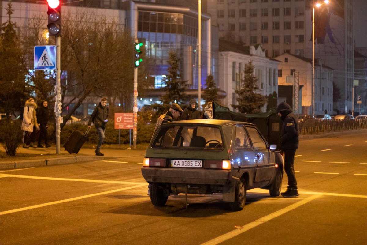 В ночь на 22 декабря в Киеве рядом с железнодорожным вокзалом "Южный" произошел пожар В ночь на 22 декабря в Киеве рядом с железнодорожным вокзалом "Южный" произошел пожар