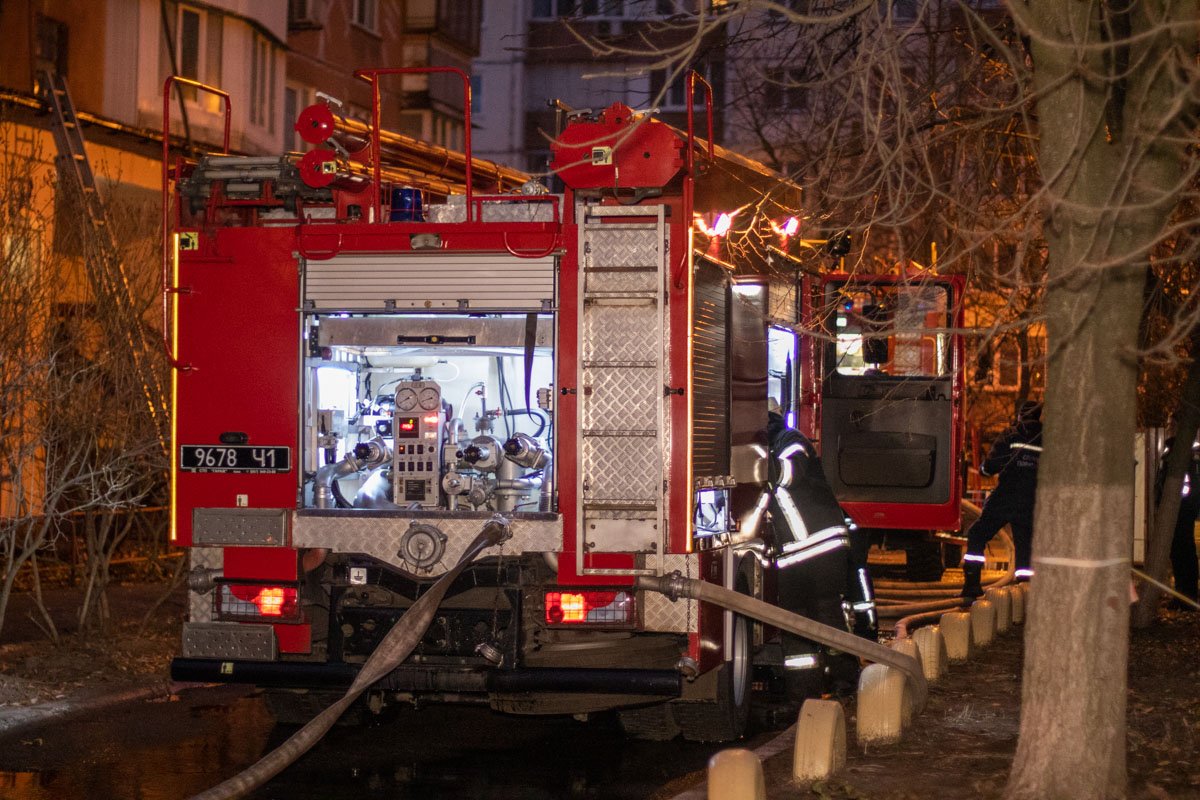 Также из дома эвакуировали 4 человека