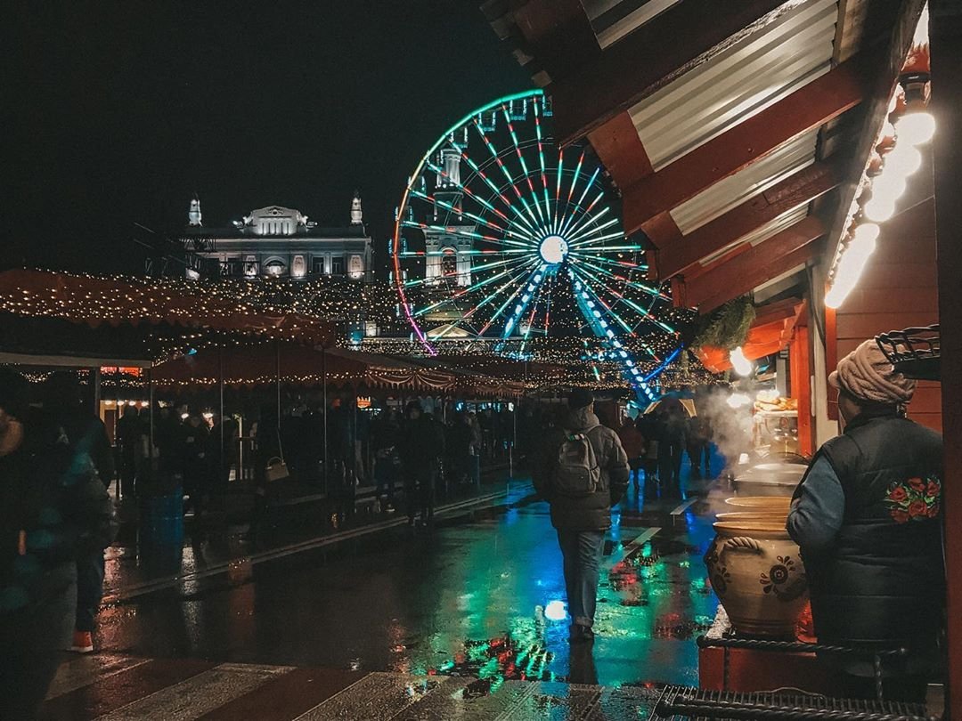 А эта фотография в топе для того, чтобы вы не думали, что ярко и новогодне в Киеве только на Софийской площади. Фото - @loboda_ro А эта фотография в топе для того, чтобы вы не думали, что ярко и новогодне в Киеве только на Софийской площади. Фото - @loboda_ro