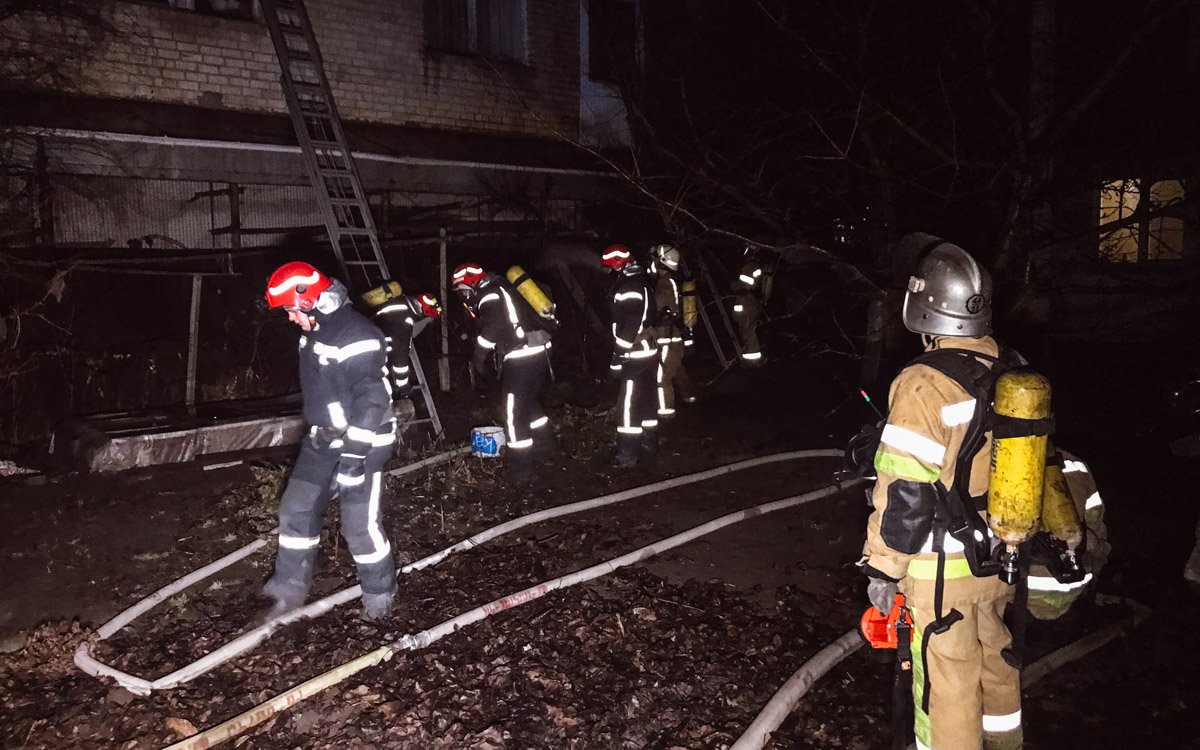 В ночь на 23 декабря в Киеве на территории села Жуляны произошел пожар В ночь на 23 декабря в Киеве на территории села Жуляны произошел пожар