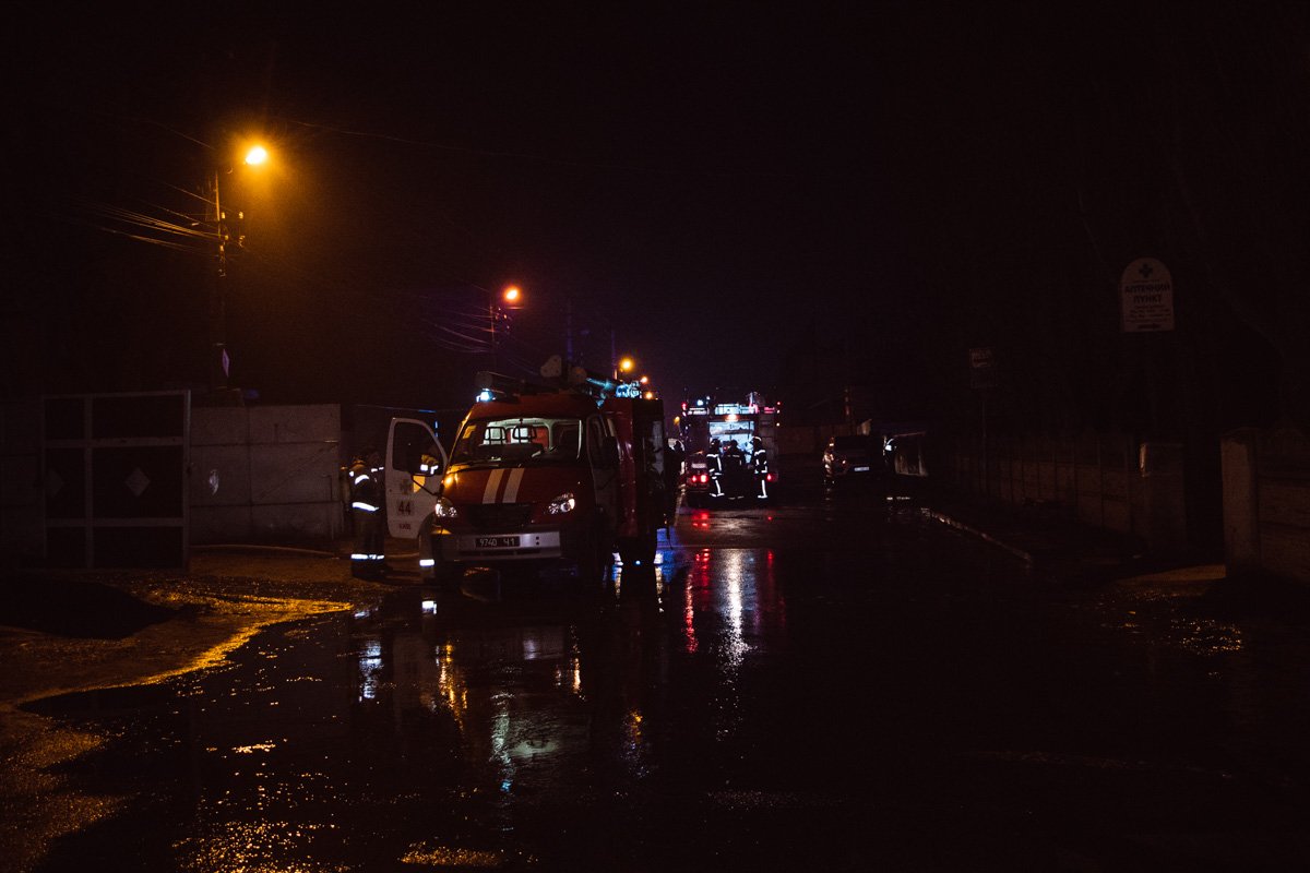 На месте работали пять единиц основой и специальной техники На месте работали пять единиц основой и специальной техники