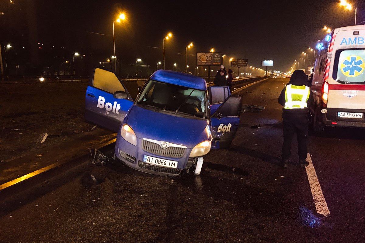 В Святошинском районе Киева на Кольцевой дороге, напротив адреса улица Зодчих, 30, произошло ДТП с пострадавшими В Святошинском районе Киева на Кольцевой дороге, напротив адреса улица Зодчих, 30, произошло ДТП с пострадавшими