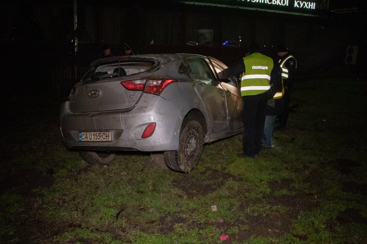 Изначально Hyundai вылетел с дороги и кувыркался около 300 метров