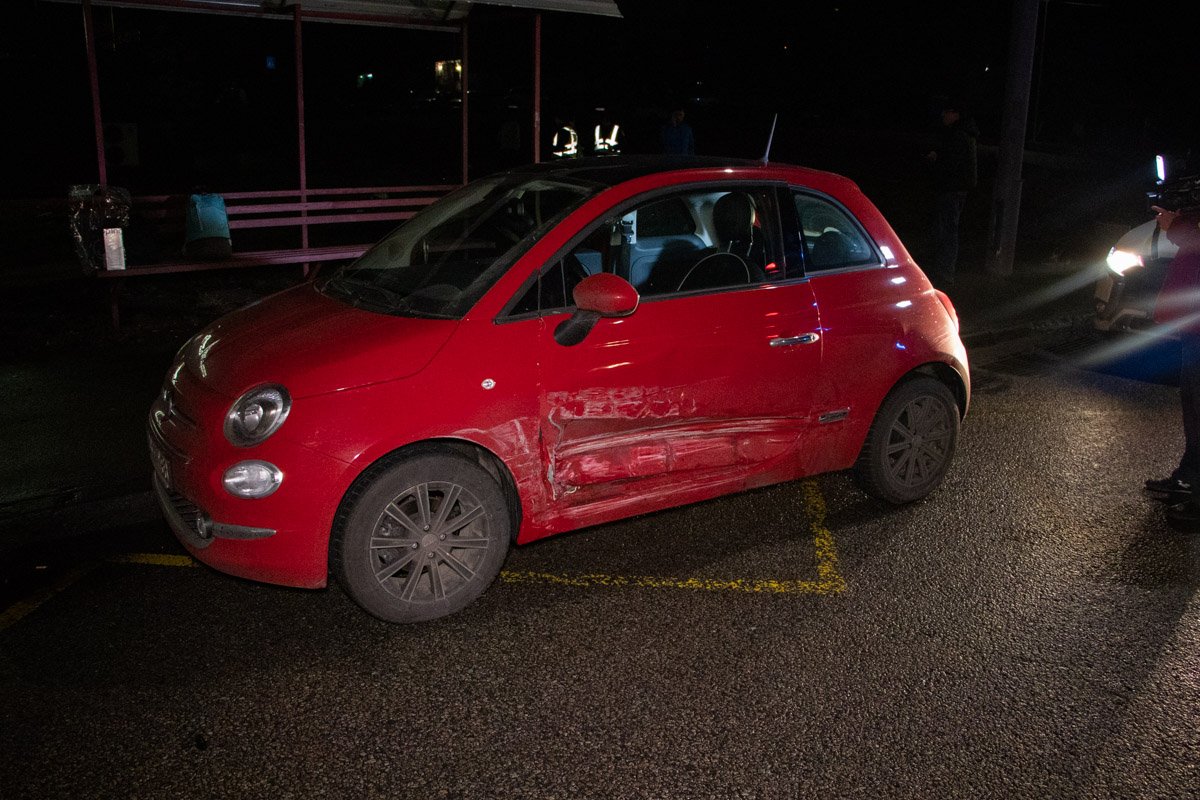 На помощь пострадавшим остановился Fiat