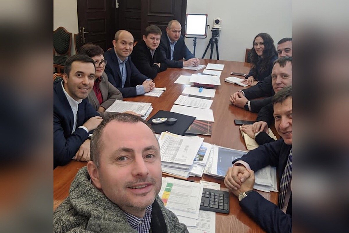 Фото рабочей группы по 4G, которое выложил директор по регуляторному обеспечению "Киевстар" Александр Когут Фото рабочей группы по 4G, которое выложил директор по регуляторному обеспечению "Киевстар" Александр Когут