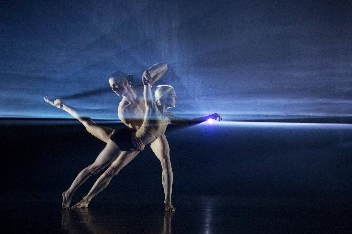 В Киев МакГрегор привезет свое творение под названием "Автобиография" - это балетный спектакль, абстрактное размышление о жизни и творчестве вне времени. В Киев МакГрегор привезет свое творение под названием "Автобиография" - это балетный спектакль, абстрактное размышление о жизни и творчестве вне времени.