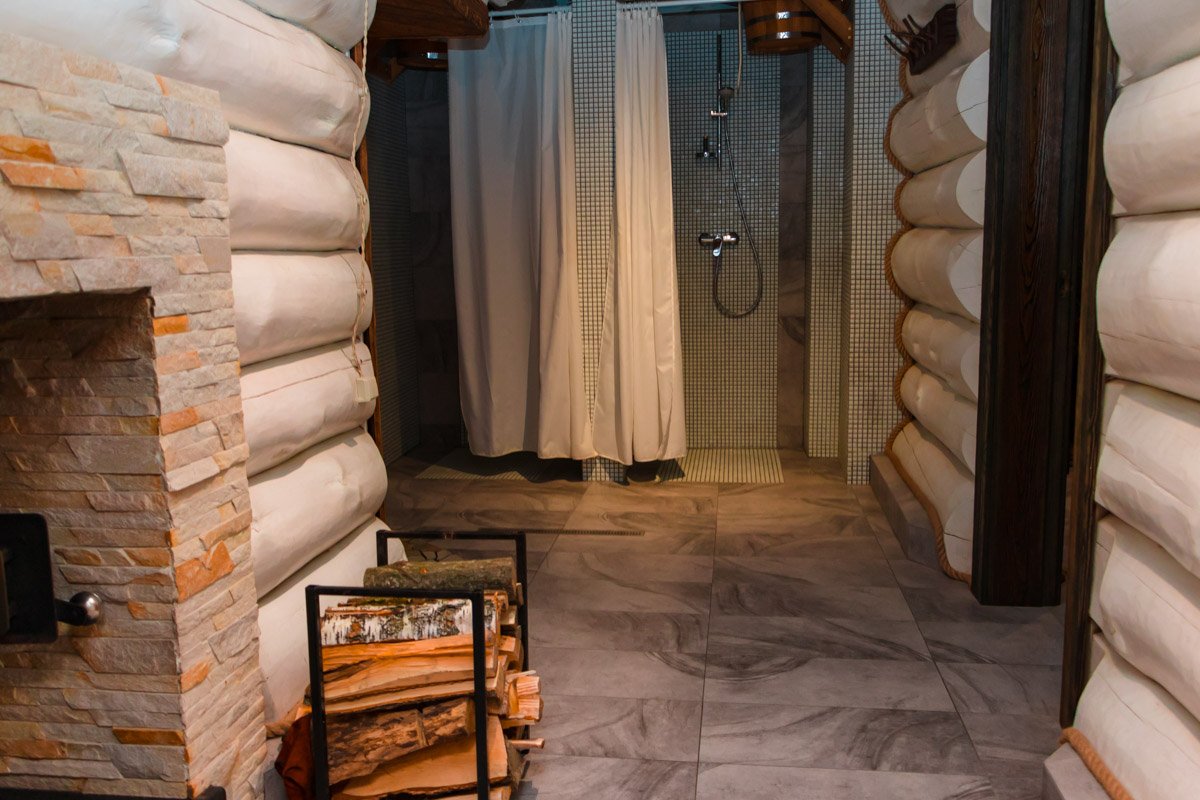 За два часа проведенных в банном клубе, включая все приятные процедуры, чай и перекус, двое человек заплатят 4500 гривен