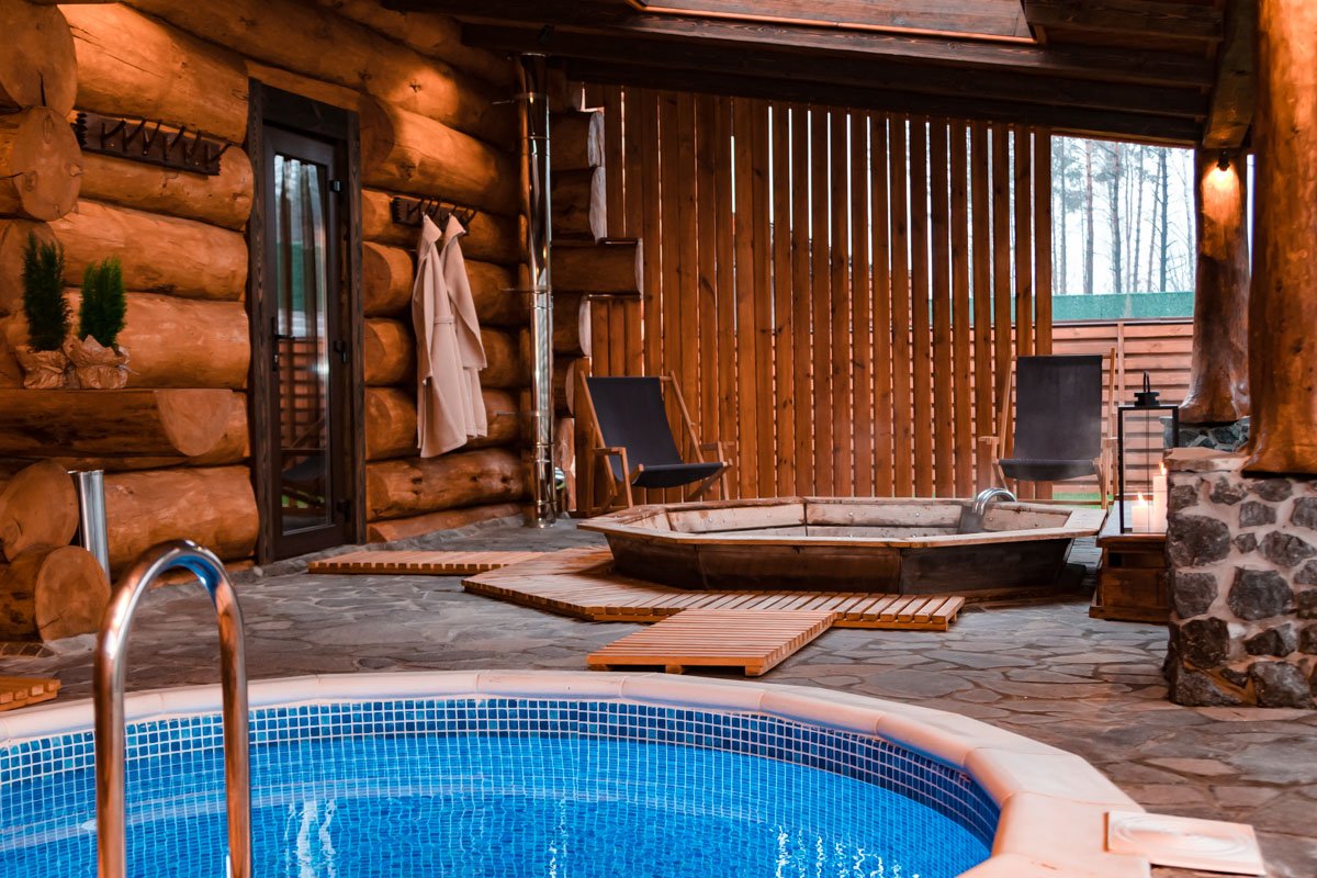 Парение в чане, который подогревают на живом огне, добавляя туда ароматные травы и масла, длится три часа