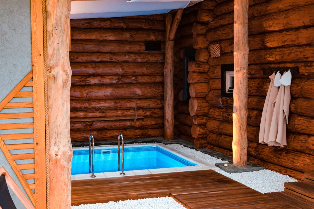 В банном клубе "Столичный" профессиональные пармейстеры не только помогут вам как следует попариться