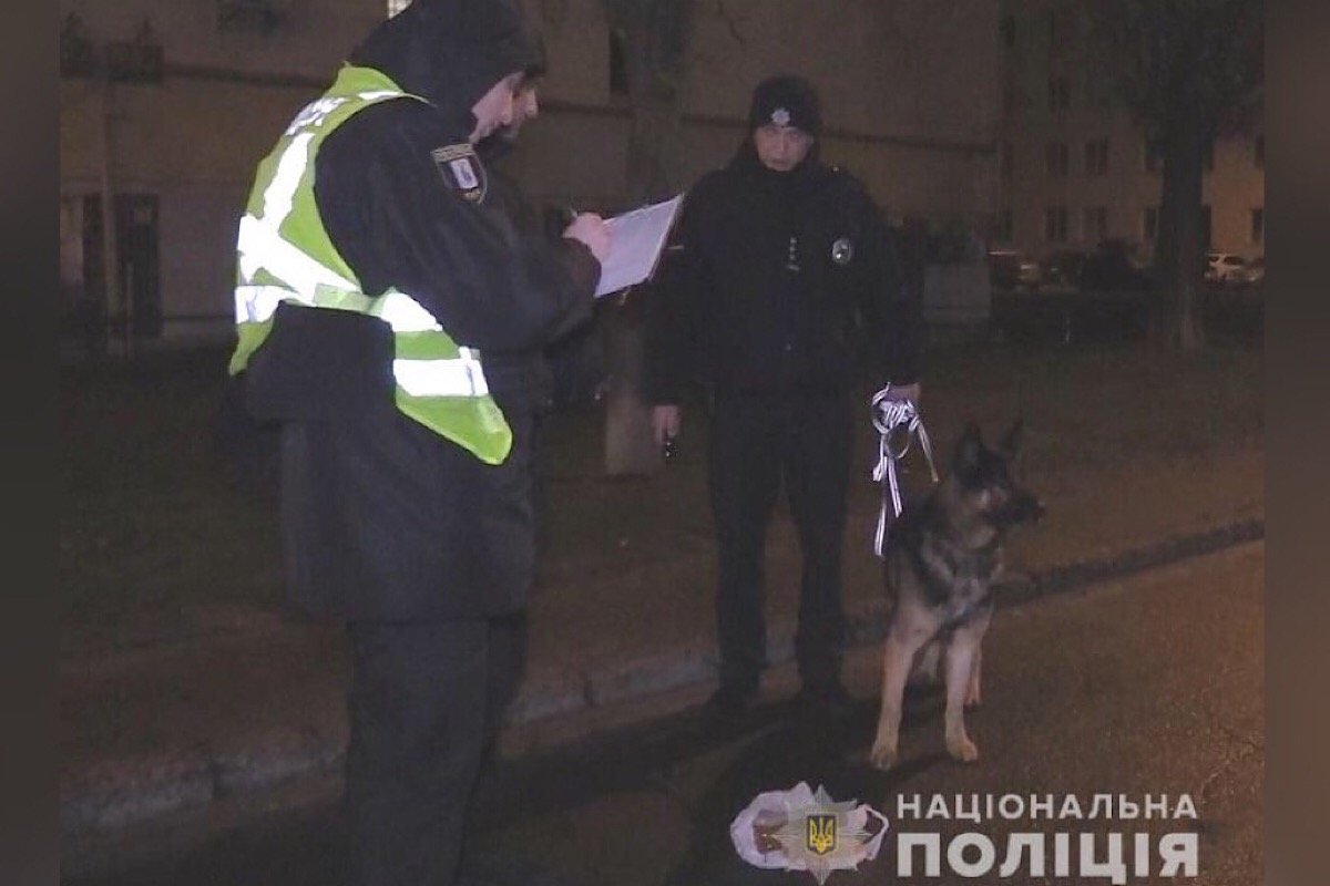 В Киеве на Тычины задержали мужчину, стрелявшего в знакомого своего отца В Киеве на Тычины задержали мужчину, стрелявшего в знакомого своего отца