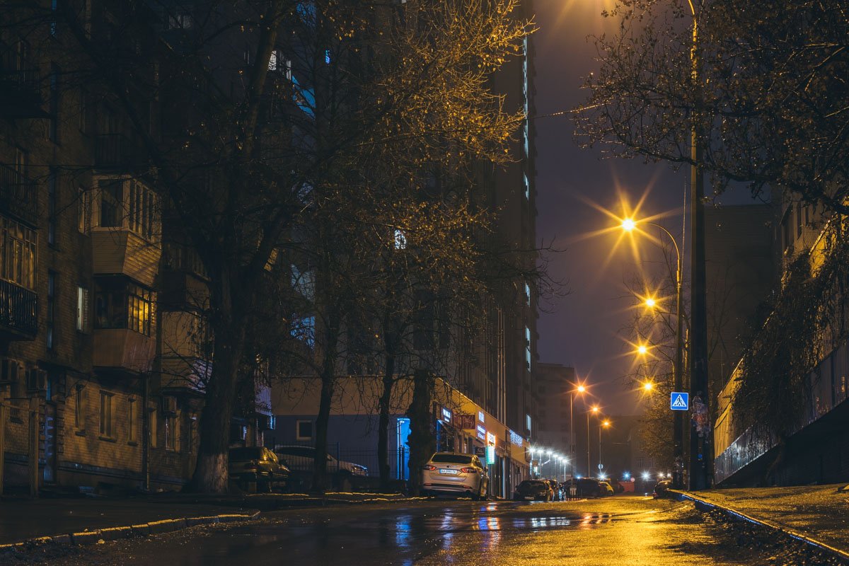 А это самые новые постройки улицы. ЖК "Малахит" возвели в 2010-х годах А это самые новые постройки улицы. ЖК "Малахит" возвели в 2010-х годах