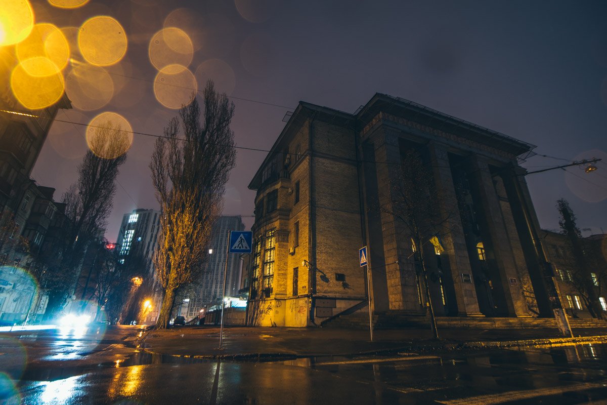 На перекрестке Богдановской и Сурикова располагается Национальное антикоррупционное бюро Украины На перекрестке Богдановской и Сурикова располагается Национальное антикоррупционное бюро Украины