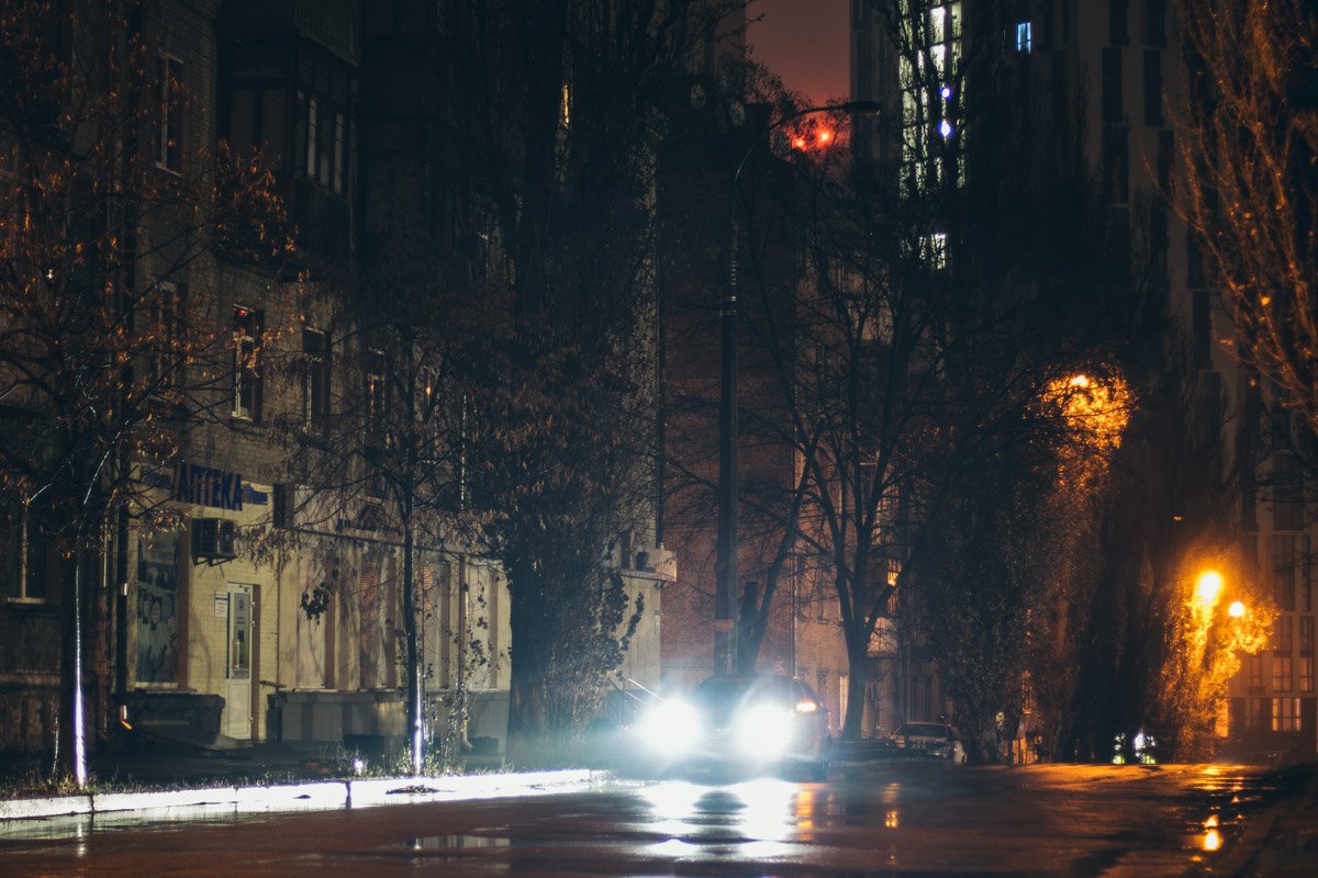 Таким образом небольшая улица Богдановская включает в себя три эпохи киевской застройки Таким образом небольшая улица Богдановская включает в себя три эпохи киевской застройки