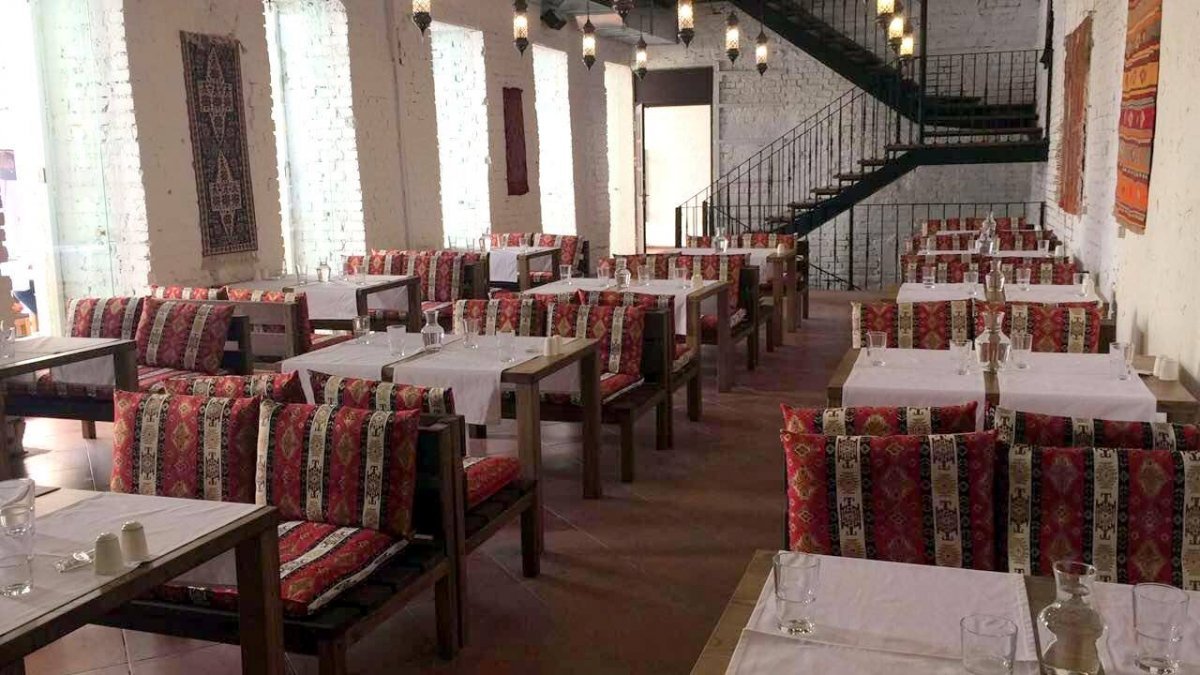 Вот так выглядит заведение этой сети на Хмельницкого