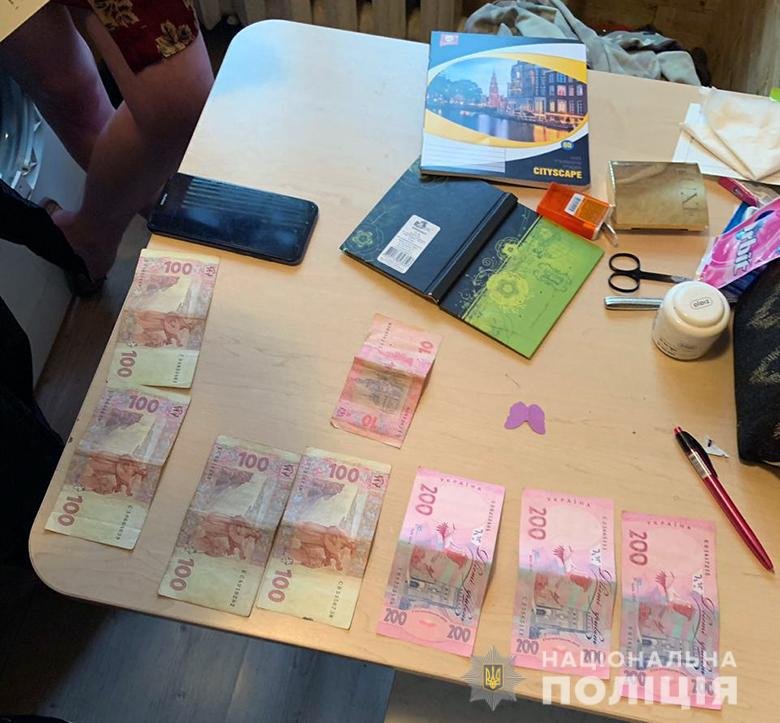 В салонах провели обыски и изъяли вещественные доказательства В салонах провели обыски и изъяли вещественные доказательства