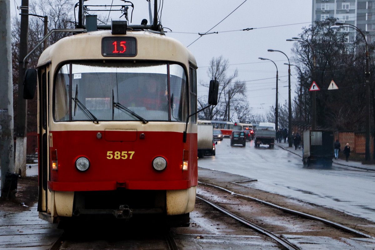 Электротранспорт стоит Электротранспорт стоит